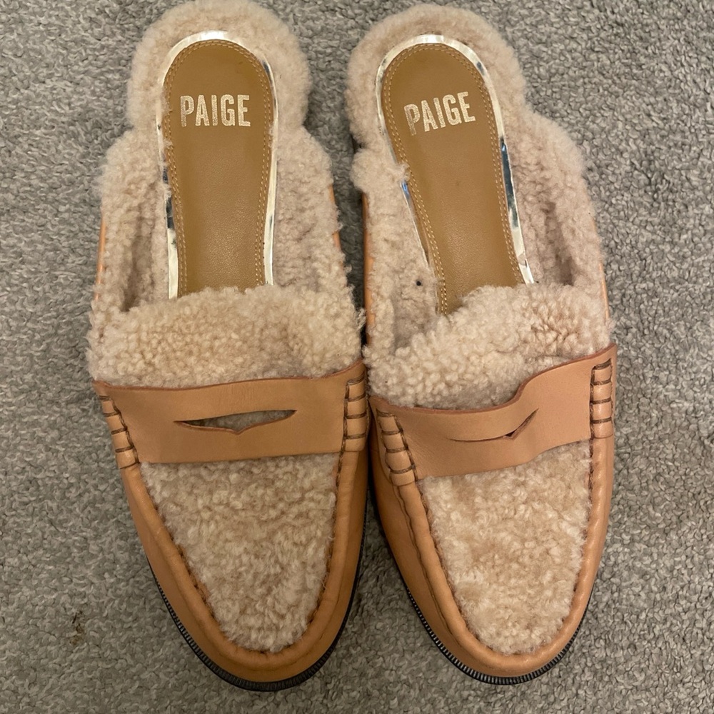 PAIGE Tan Loafers with Cream Shearling